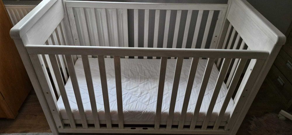 Dębowe łóżeczko dziecięce