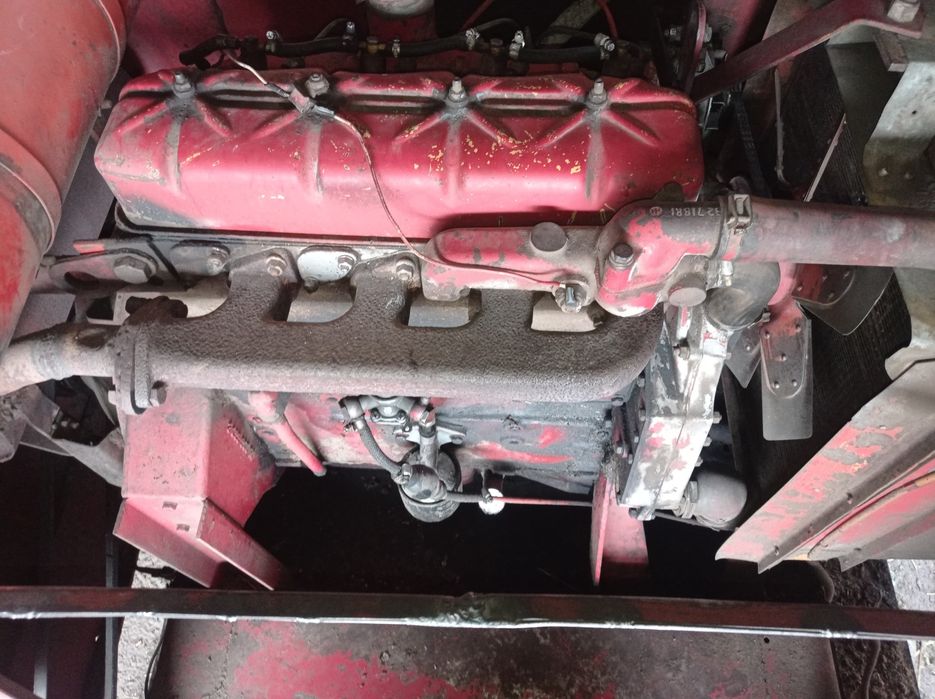 Продається комбайн IH  8-61 , та в придачу купа запчастин