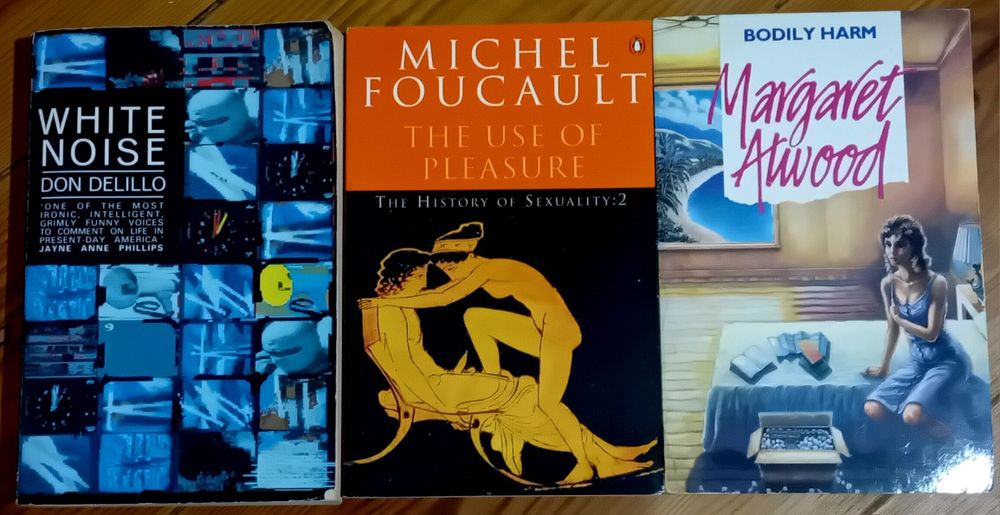 Atwood, Delillo, Foucault (em inglês, English books)