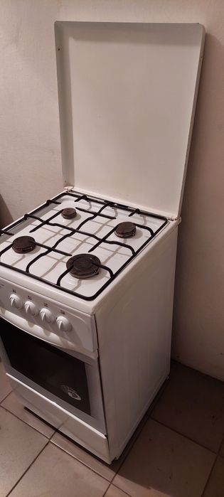 Газову плиту продаю