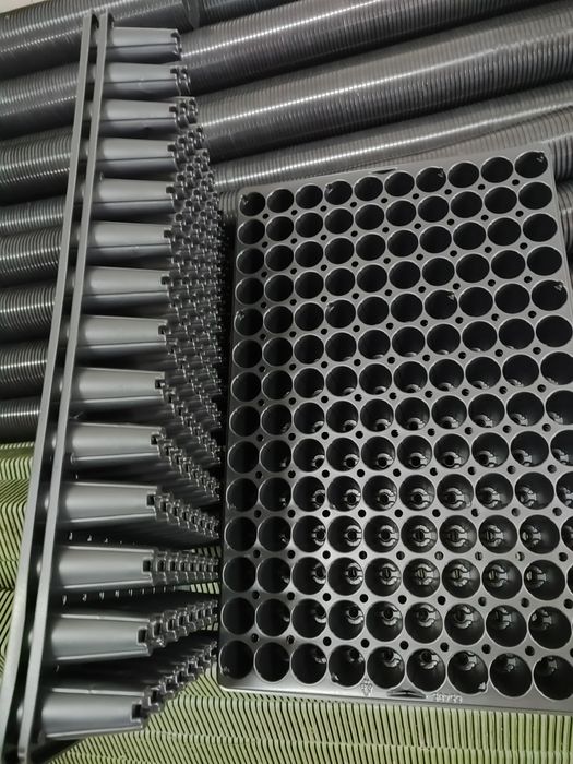 Касети бу для розсади 24-66-104-112-160-180 комірки