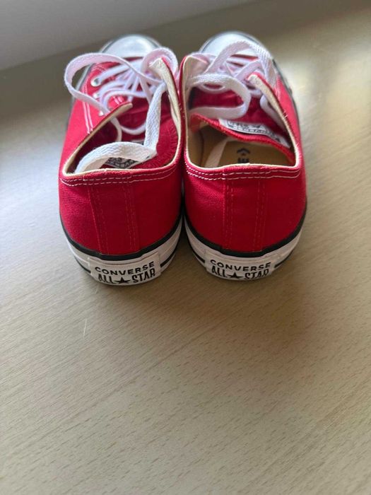 Ténis Vermelhos All Star praticamente novos