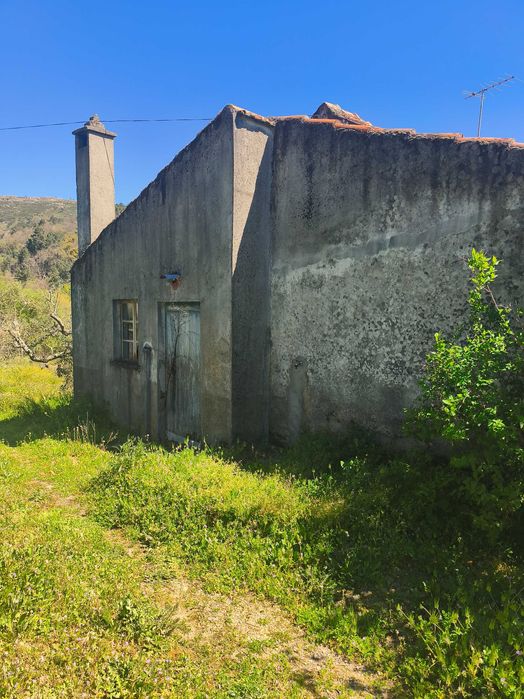 Quinta com casa pra reconstruir
