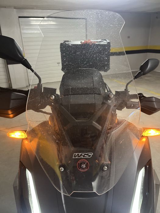 Honda ADV 350.