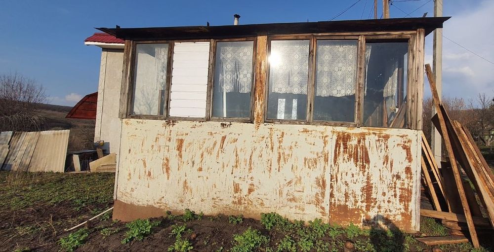 Продам дачу  возле озера с контейнерами