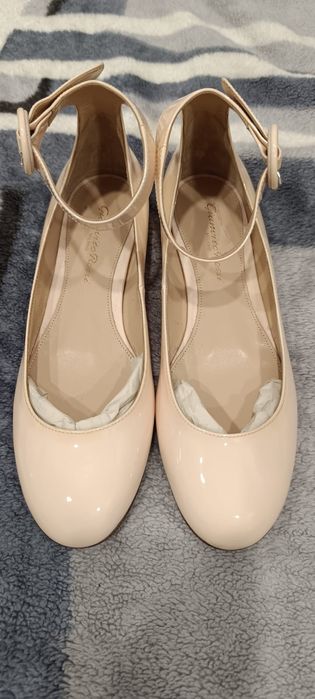 Оригінальні шкіряні лаковані балетки.