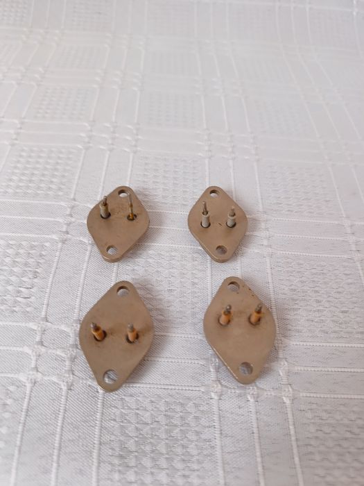 Tranzystory napięcia, Tesla, cztery sztuki