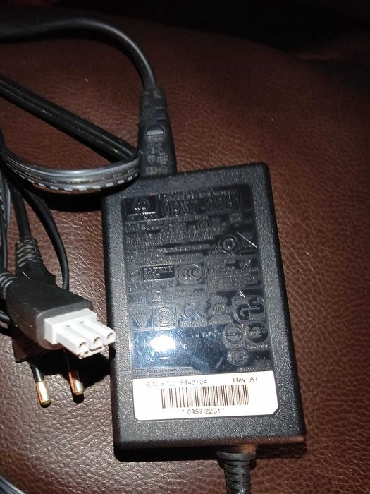 Ładowarka  Rower El.. 54,5 V A i zasilacze HP i zasilacz marki Laptop Power.