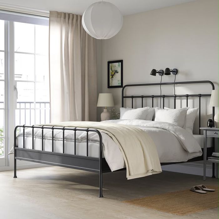 Cama estrutura em ferro STJÄRNÖ 180x200 cm