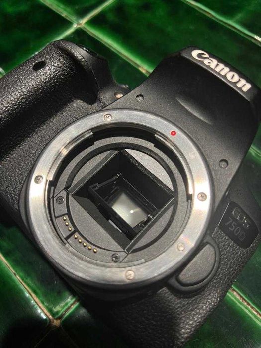 Canon EOS 750D - Corpo + Lente EF-S 18-55mm