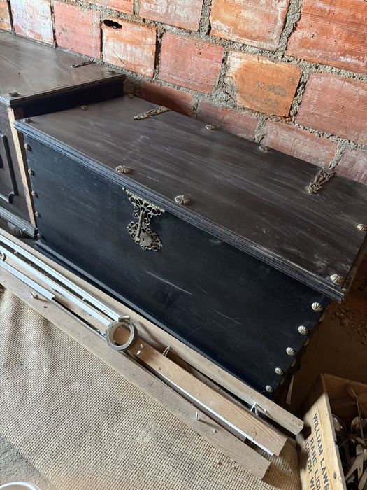 Bau de madeira antigo