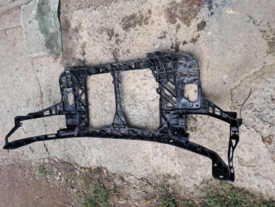 Киа сид .2007год.Передняя рамка радиатора.