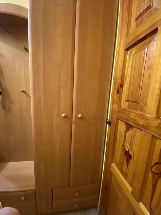 Шафа двохдверна з двома поличками