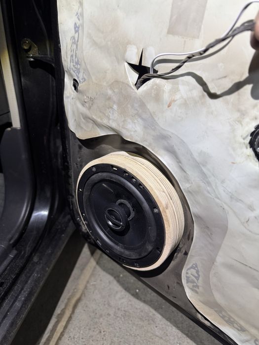 Установка автозвука, саббуферы, усилители, камеры, чехлы, доп. свет