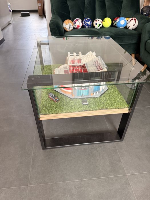 Szklany stolik kawowy Old Trafford Lego Futbol