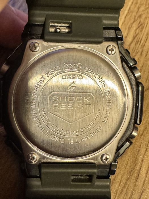 Продаю Casio G-Shock GM-2100B.