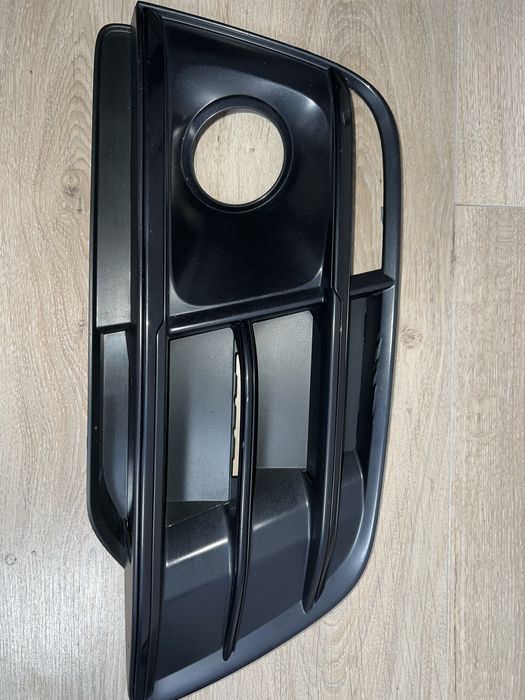 Решетки переднего бампера AUDI Q5 80A