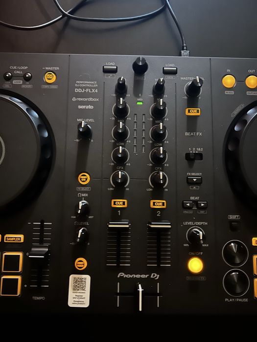 Pioneer DJ DDJ-FLX4 – Como Nova + Caixa e Cabo Original