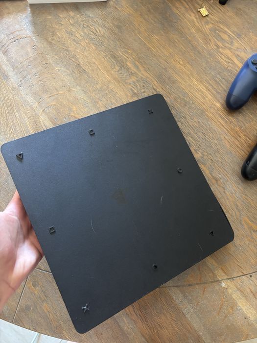 ps4 slim 500 g  pouco usada