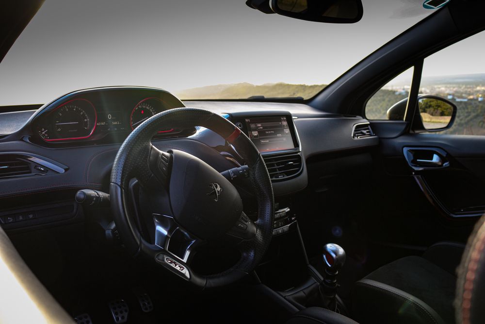 Peugeot 208 GTi by Peugeot Sport — photo 3