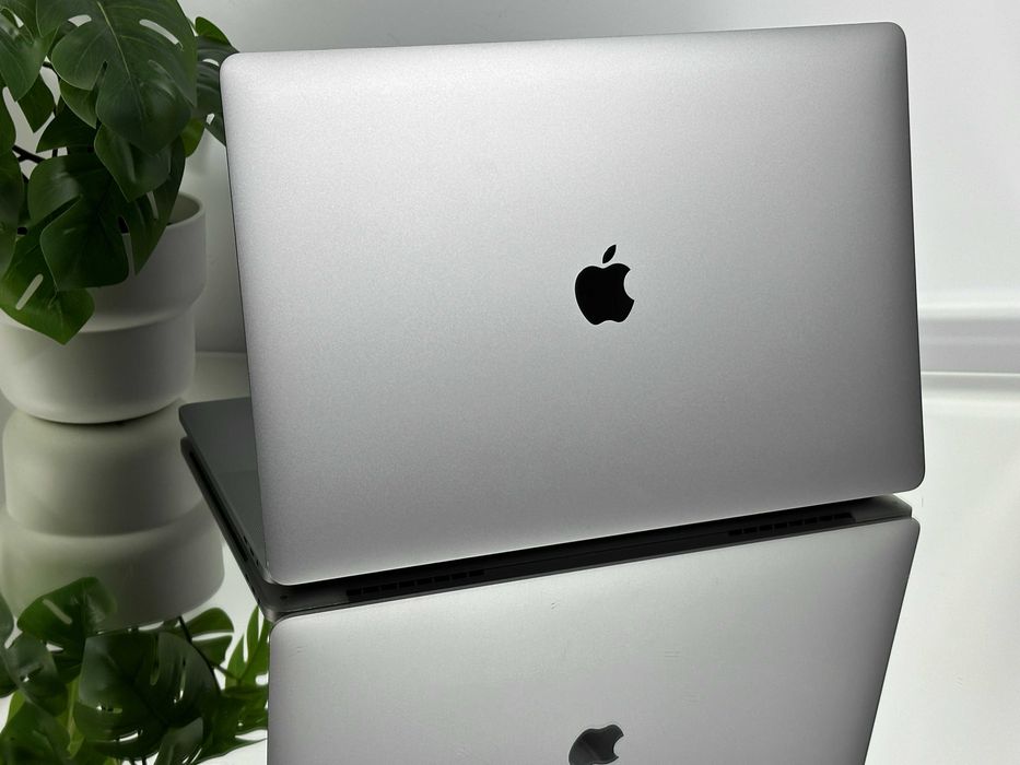 Nieziemska Moc Apple MacBook Pro 16" A2141 16GB RAM 512 Karta Graf 4GB