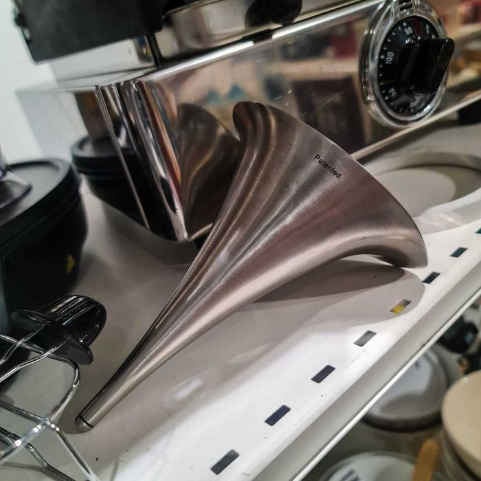 Funil metálico “Patented” c/ filtro interno – aço inox vintage
