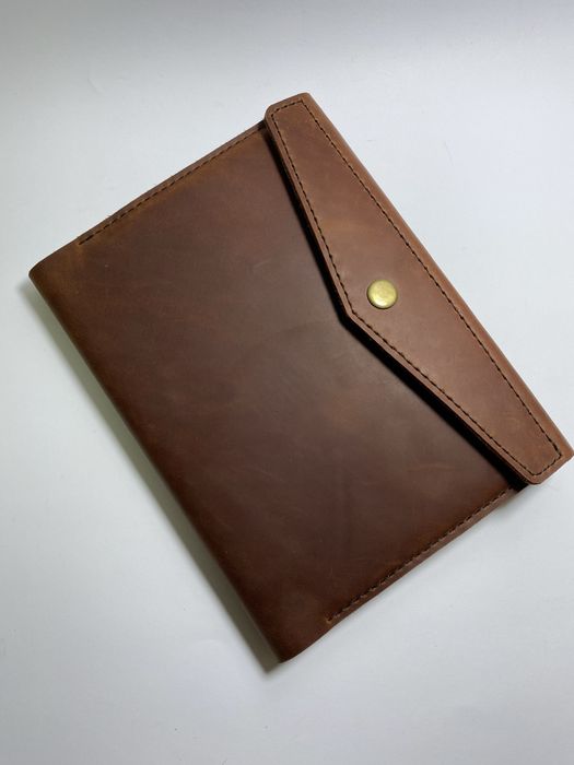 Нотатник в шкіряній обкладинці