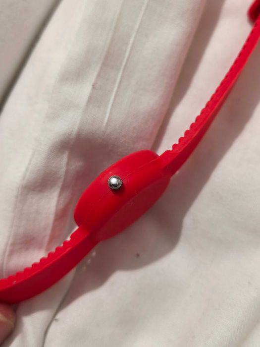 Relógio avon
Pulseira borracha vermelha