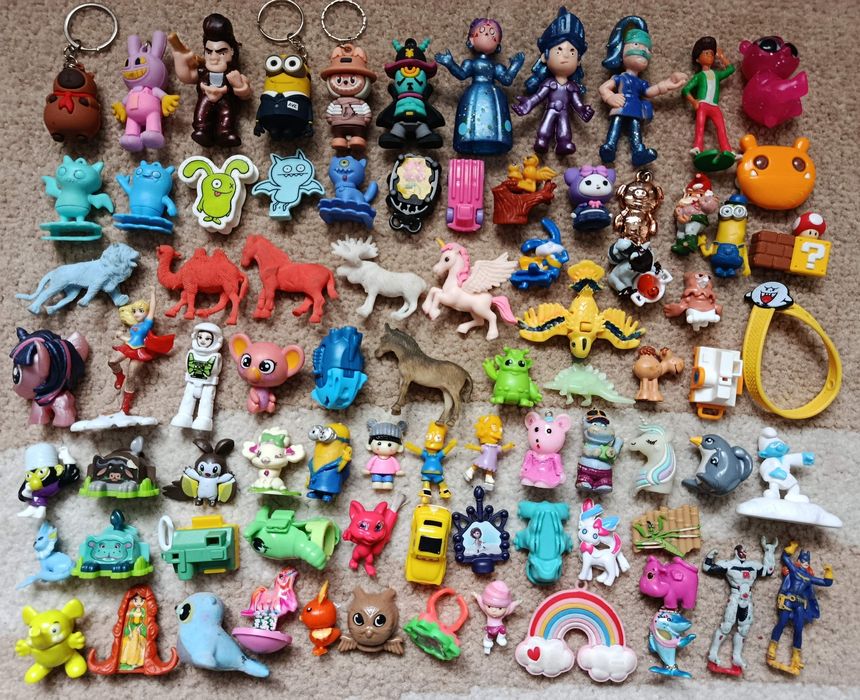 Кіндери, маленькі іграшки по 5 грн.