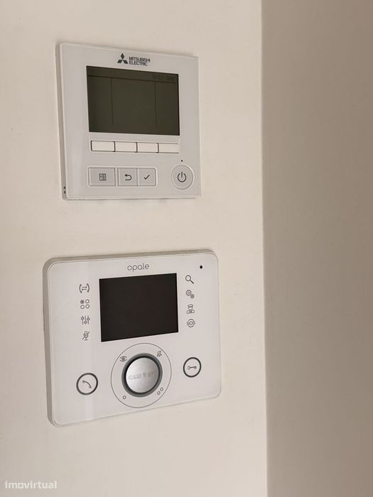 T1 moderno com varanda, elevador e ar condicionado