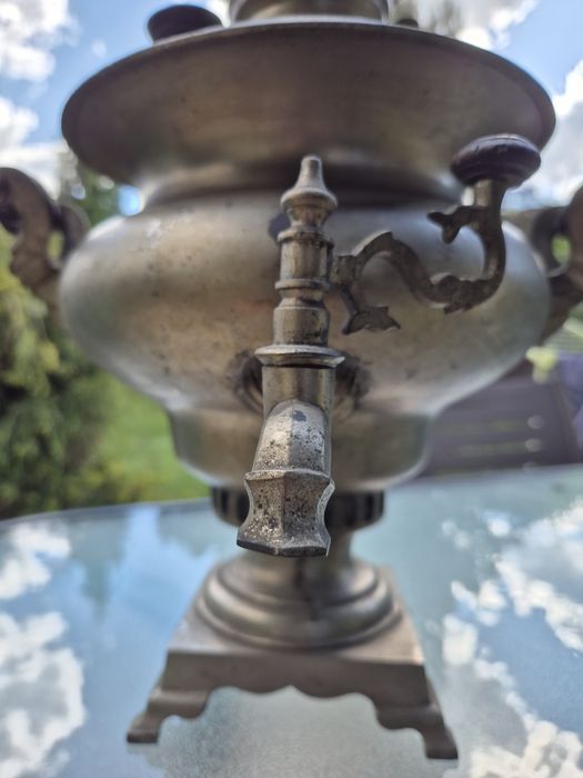 Samowar z sygnaturą rosyjską