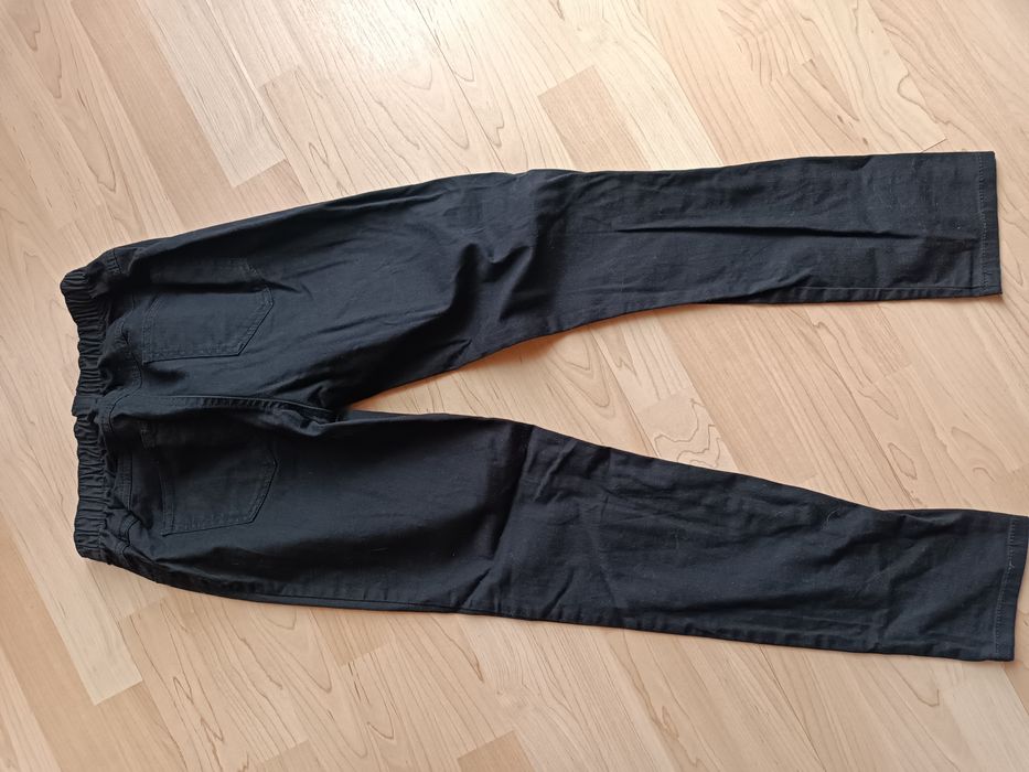 Spodnie czarne, gumka rozm.36 M