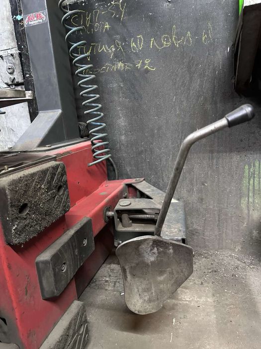 M&B Engineering ТС322 шиномонтажний стенд