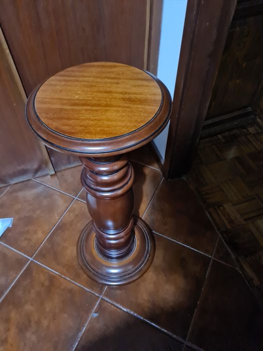 Vendo Coluna em Madeira