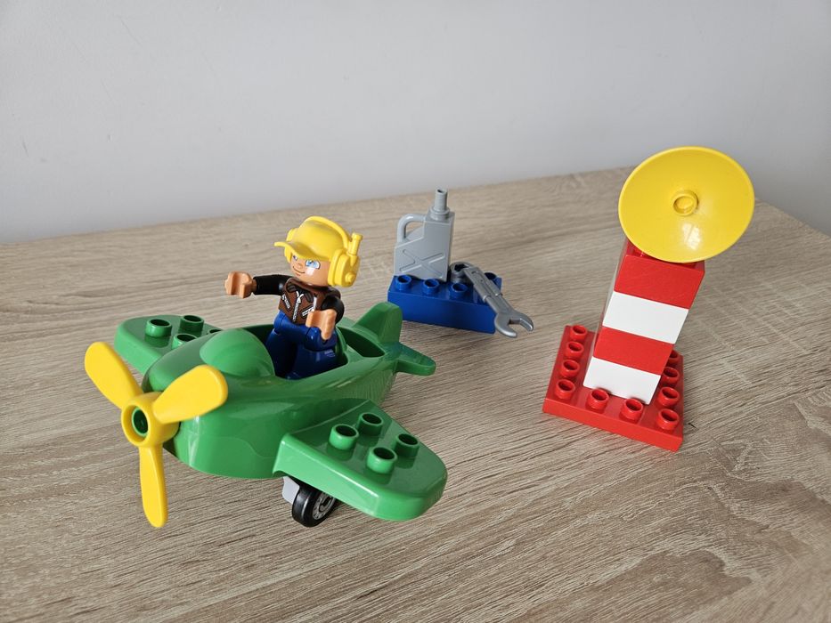 Zestaw Lego Duplo Maly samolot + pilot (12 el.)
