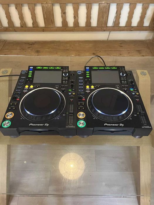 2 x Pioneer CDJ 2000 nexus 2