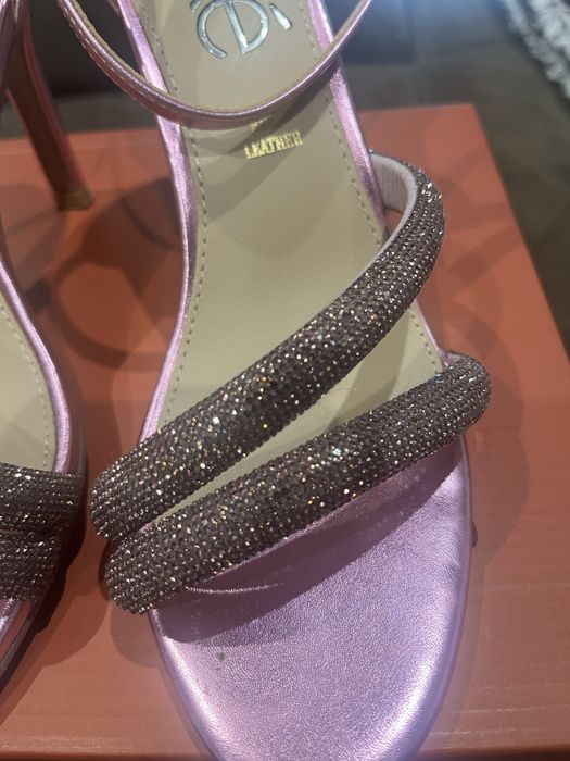 Sandalias Exe rosa usadas aoenas uma vez