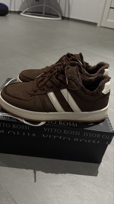 Кросівки жіночі зима