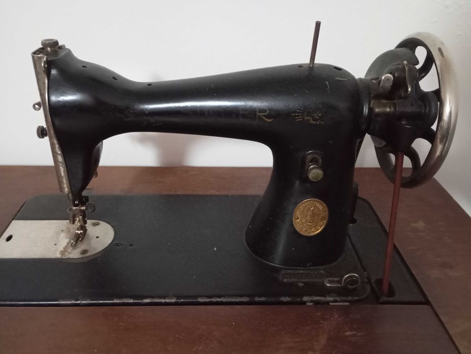 Maquina costura Singer antiga