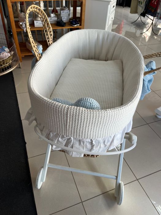 Cesta em verga usada