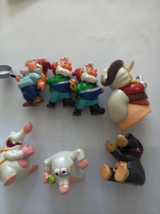 Киндер игрушки.