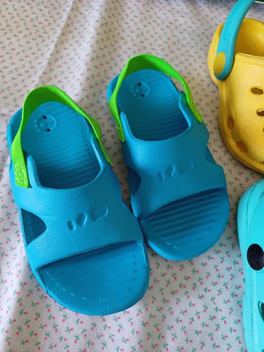 Sandálias também 21 em bom estado.