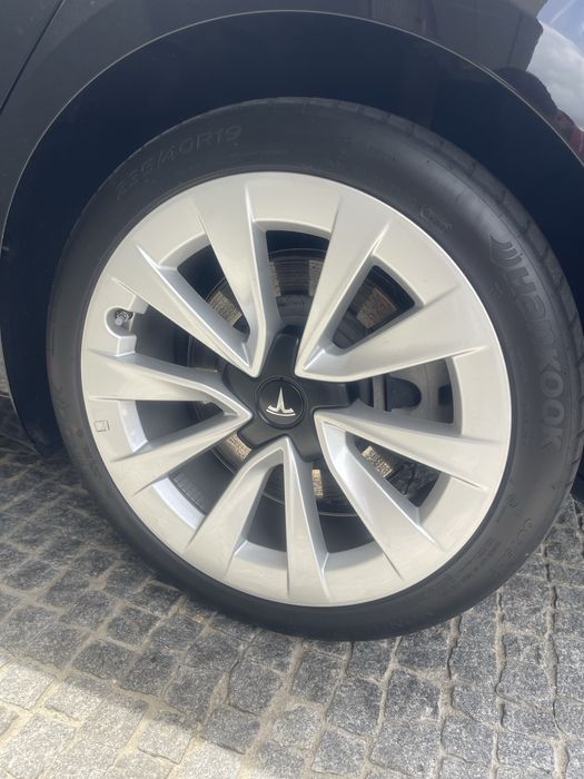 Vendo Jantes 19” Originais Tesla C/ ou Sem Pneus