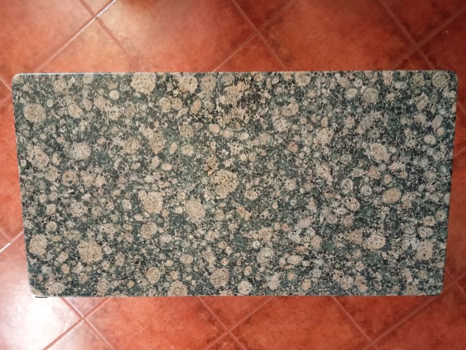 Mesa de sala em granito