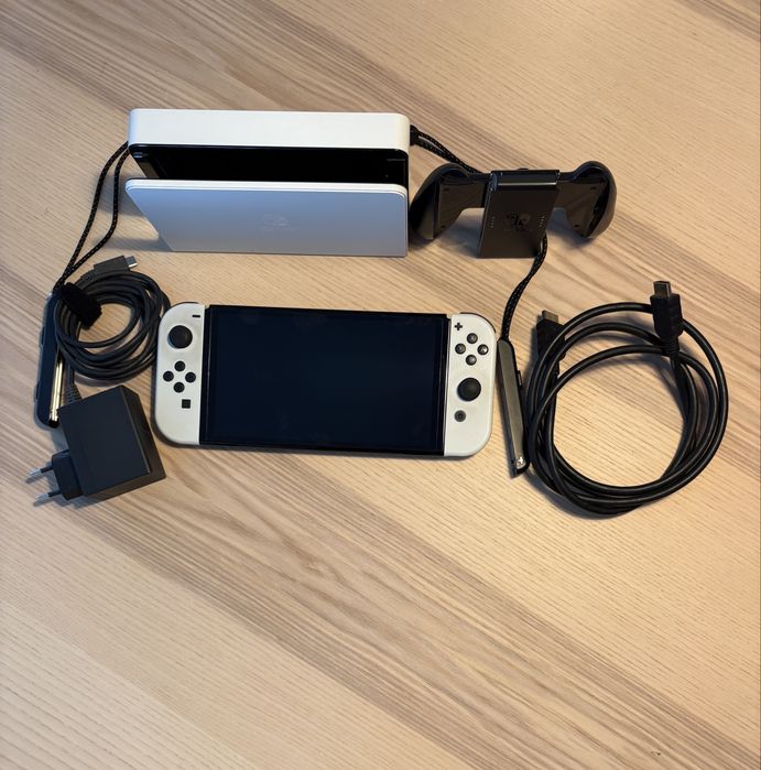Nintendo switch OLED + 5 jogos Pokémon e Zelda