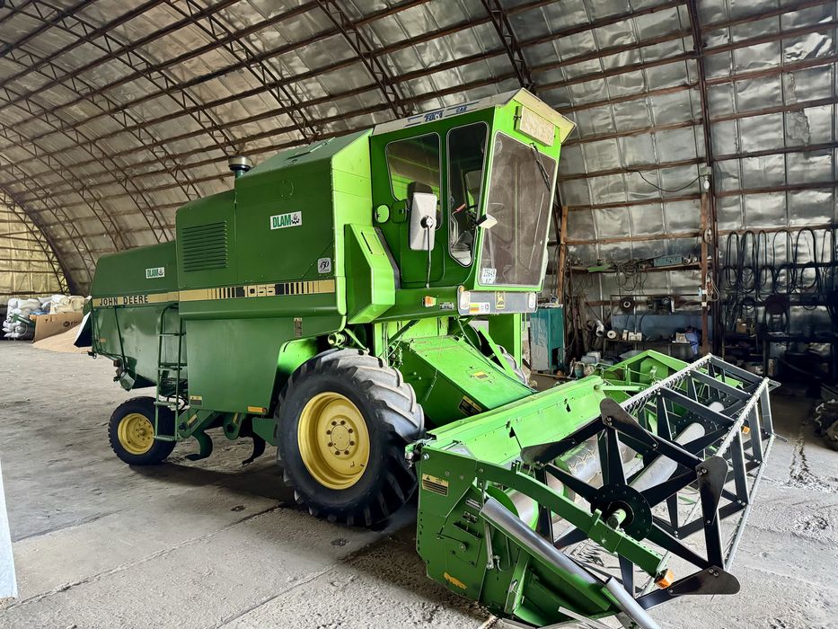 Комбайн John Deere 1055