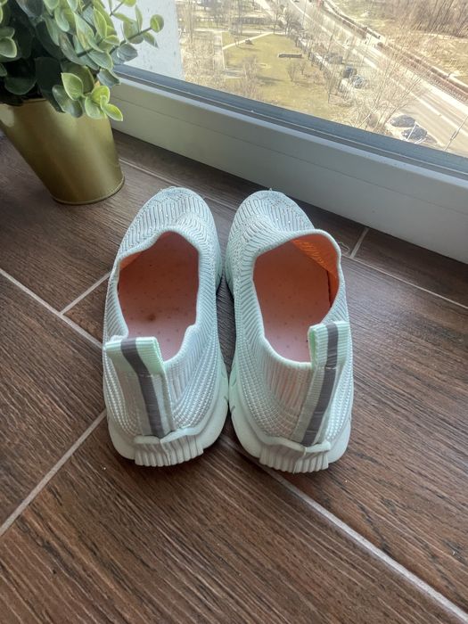 Кросівкі на літо з камінчиками