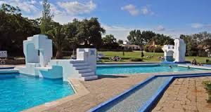 Vende-se T0 em Pedras del Rei frente à piscina