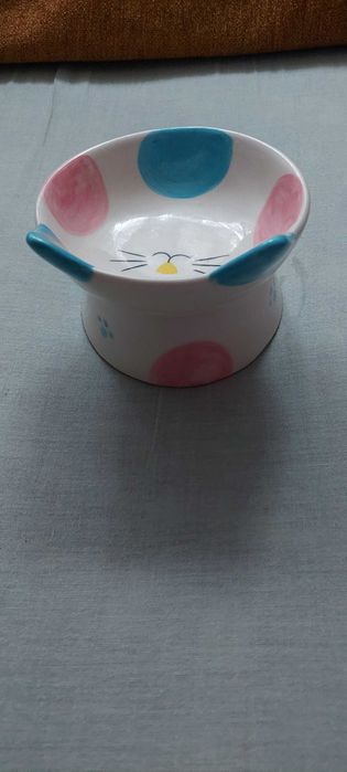 Podwyższona miska ceramiczna dla kota