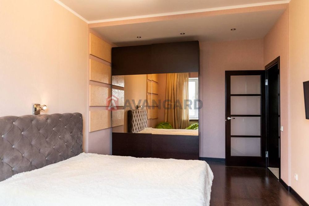 Велика простора квартира у цегляному якісному будинку ЖК Каскад